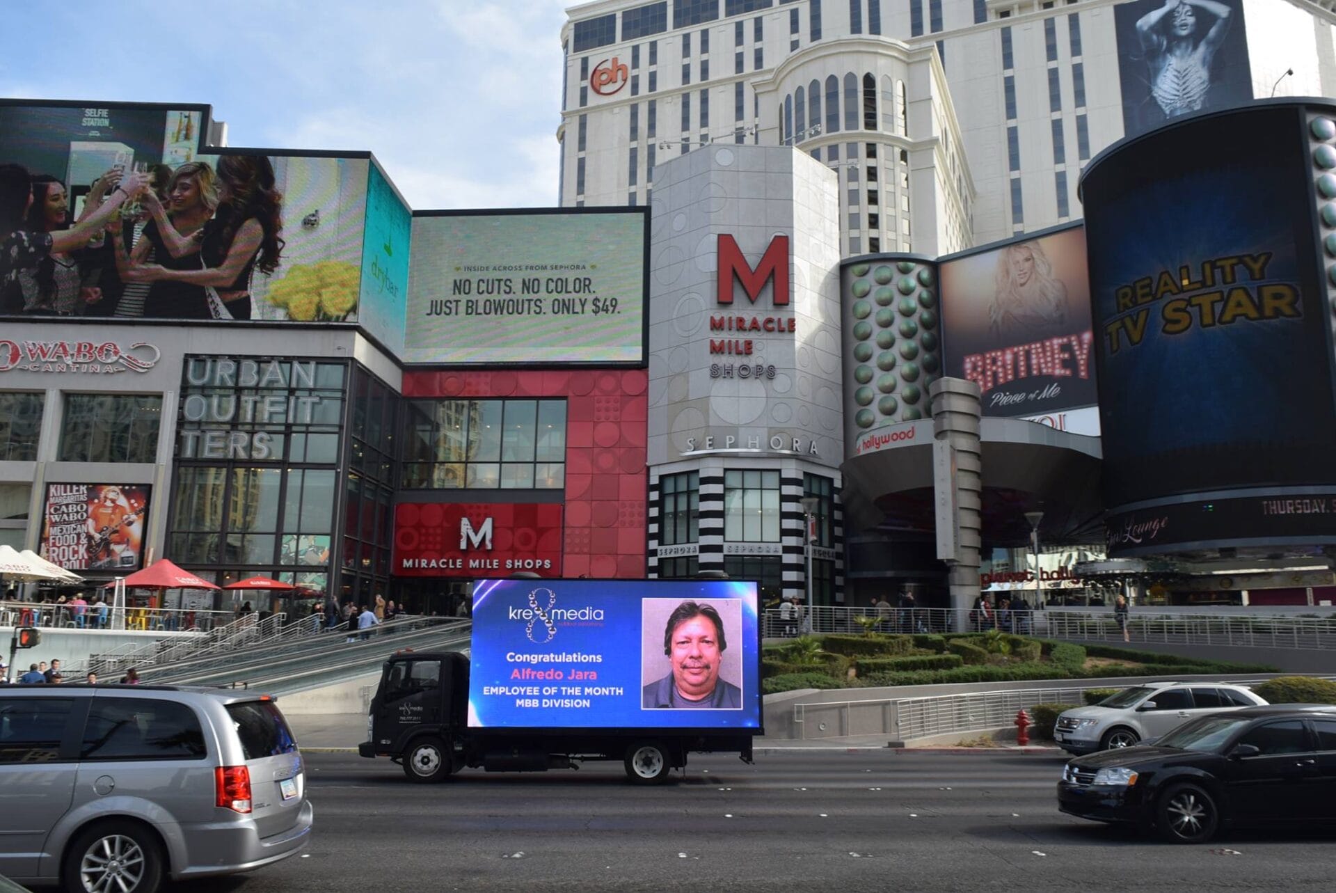 Employee recognition on mobile billboard