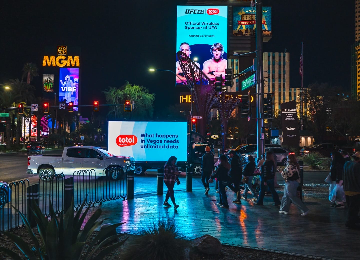 Total Wireless Activates as the Official Wireless Sponsor of UFC with Mobile Billboard Advertising in Las Vegas